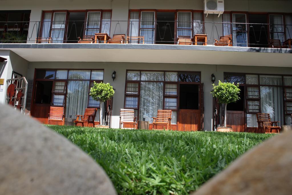 Miles B&B Guest House Oudtshoorn Exteriör bild