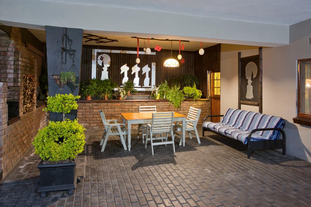 Miles B&B Guest House Oudtshoorn Exteriör bild